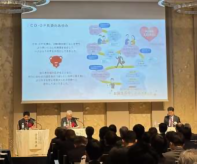 トークセッションの様子です。画像右が熊谷県知事で、中央が和田代表理事専務です。（写真）