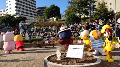 だるまさんがころんだを楽しむキャラクターのみなさんの写真