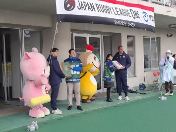 試合前のセレモニーの写真