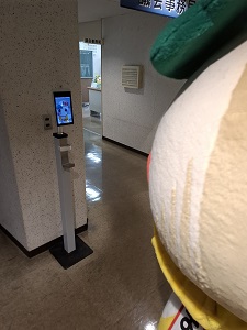 体温計測カメラを利用するかまたんの写真