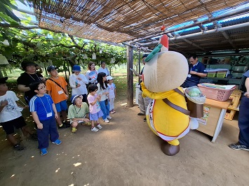 かまたんと参加者のみんなの写真