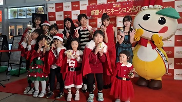 出演者のみなさまとかまたんの写真