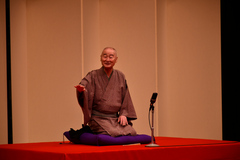 馬生師匠が落語を披露している様子（写真）