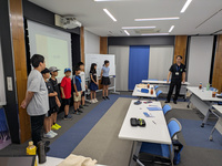 アイスブレイクをしている様子（写真）