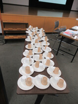 食べ比べの様子（写真）