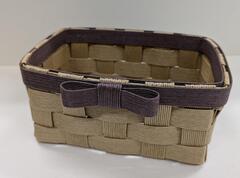 紙バンドで作ったカゴの小物入れ