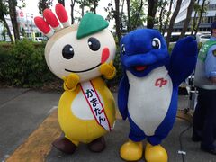 かまたんとシーポックのツーショット写真