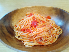 外食で一度は食べたことのある系のトマトPasta梨風味の写真