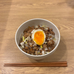 ナンバー29シン・鶏そぼろ丼の画像