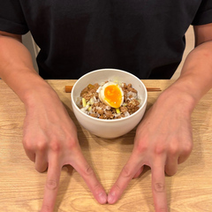 ナンバー29シン・鶏そぼろ丼と作った人の画像