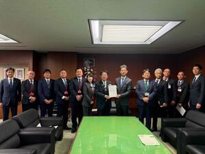 金子国土交通大臣を訪問（写真）