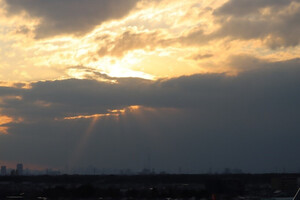 当日はあいにくの曇天に（写真）