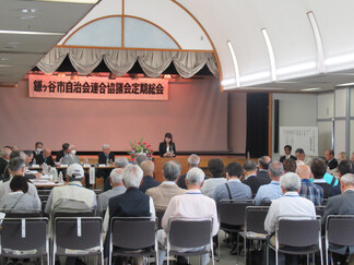 総会で挨拶をする芝田市長（写真）