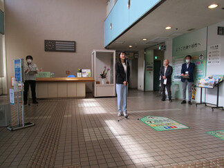 出陣式で挨拶をする芝田市長（写真）