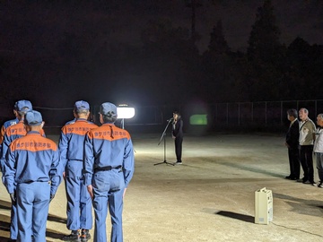 激励の挨拶をする芝田市長（写真）