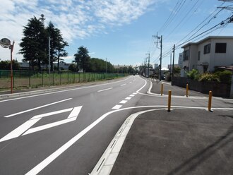 整備された市道20号線（写真）