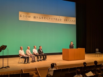 開会式で挨拶をする芝田市長（写真）