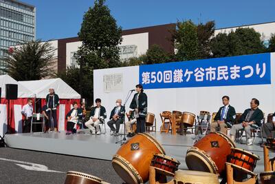 開会式で挨拶をする芝田市長（写真）