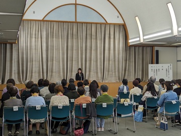 委嘱状交付式で挨拶をする芝田市長（写真）