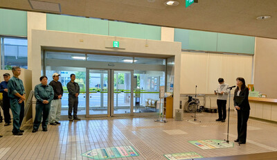 出陣式で挨拶をする芝田市長（写真）