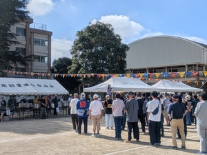 開会式で挨拶する芝田市長（写真）