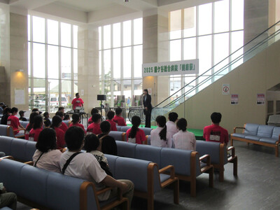 開会式で挨拶する芝田市長（写真）