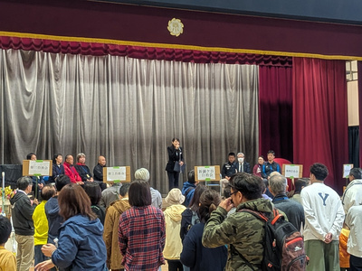 開会式で挨拶する芝田市長（写真）