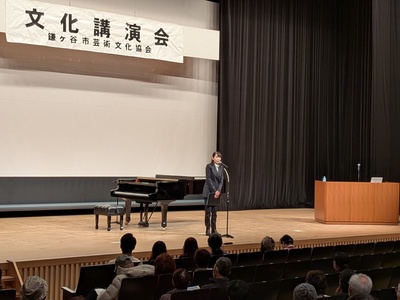 開会式で挨拶するしばた市長（写真）