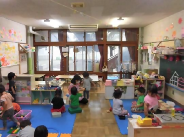 子どもが遊んでいる様子【写真】