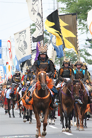 「相馬野馬追」騎馬武者行列（南相馬市）の写真1